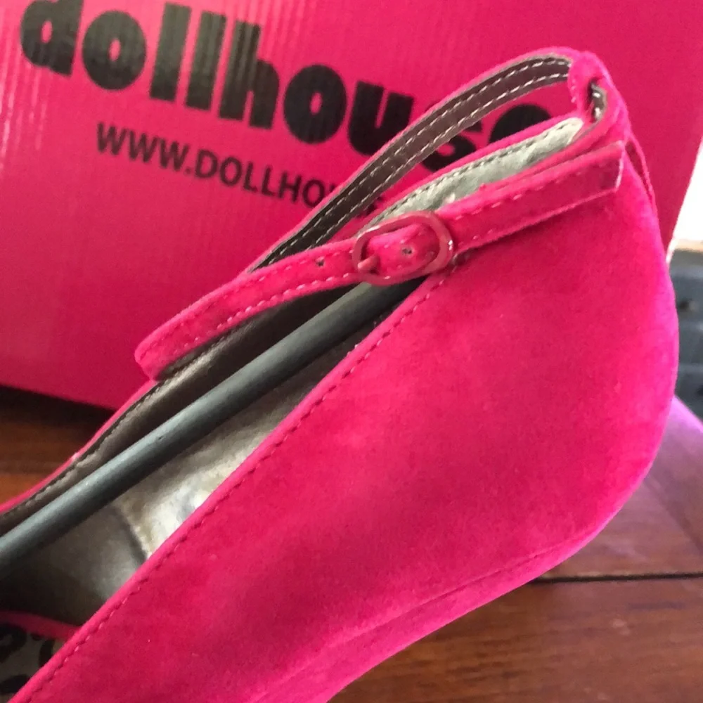 Dollhouse hot pink suede  wedge heels - Picture 4 of 9